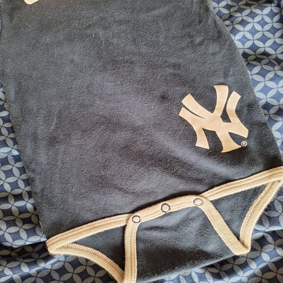 new york yankees onesie - Picture 2 of 7